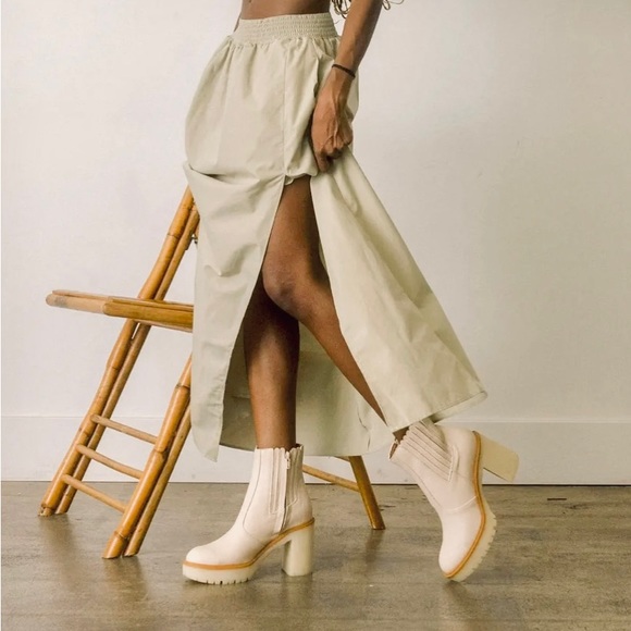 NIB SZ 7 The “Anastasia” paneled all-weather boot on beige, by Oasis Society😍 - Picture 6 of 6